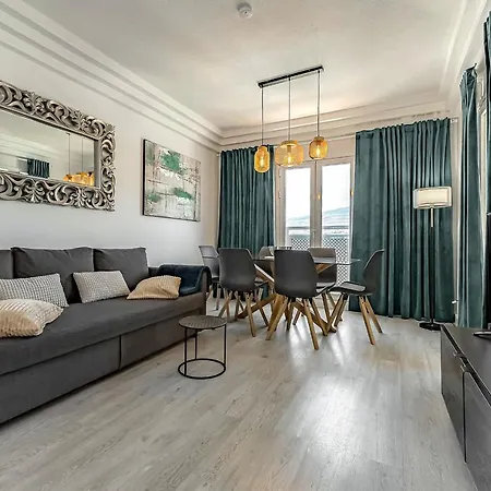 Beautiful 2 Bedroom Vista Del Mar *