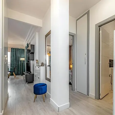 Beautiful 2 Bedroom Vista Del Mar *