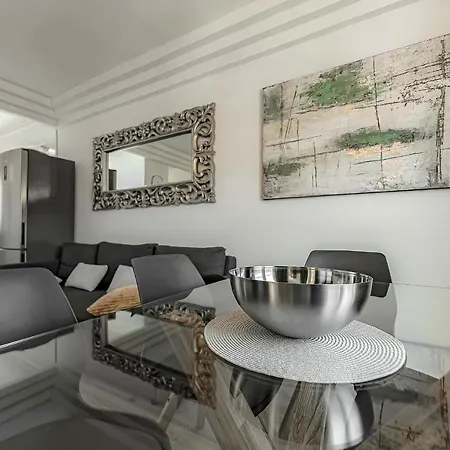 Beautiful 2 Bedroom Vista Del Mar